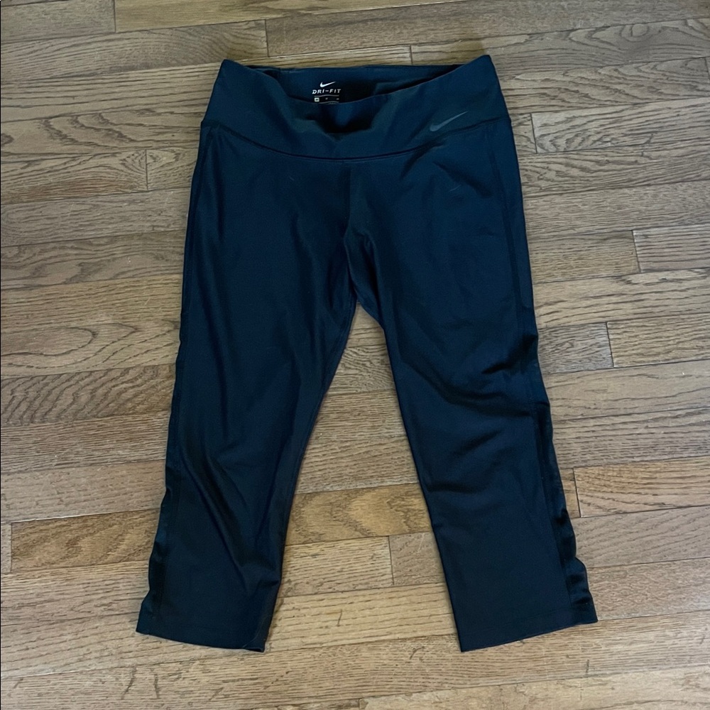 Nike Dark Capri Leggings